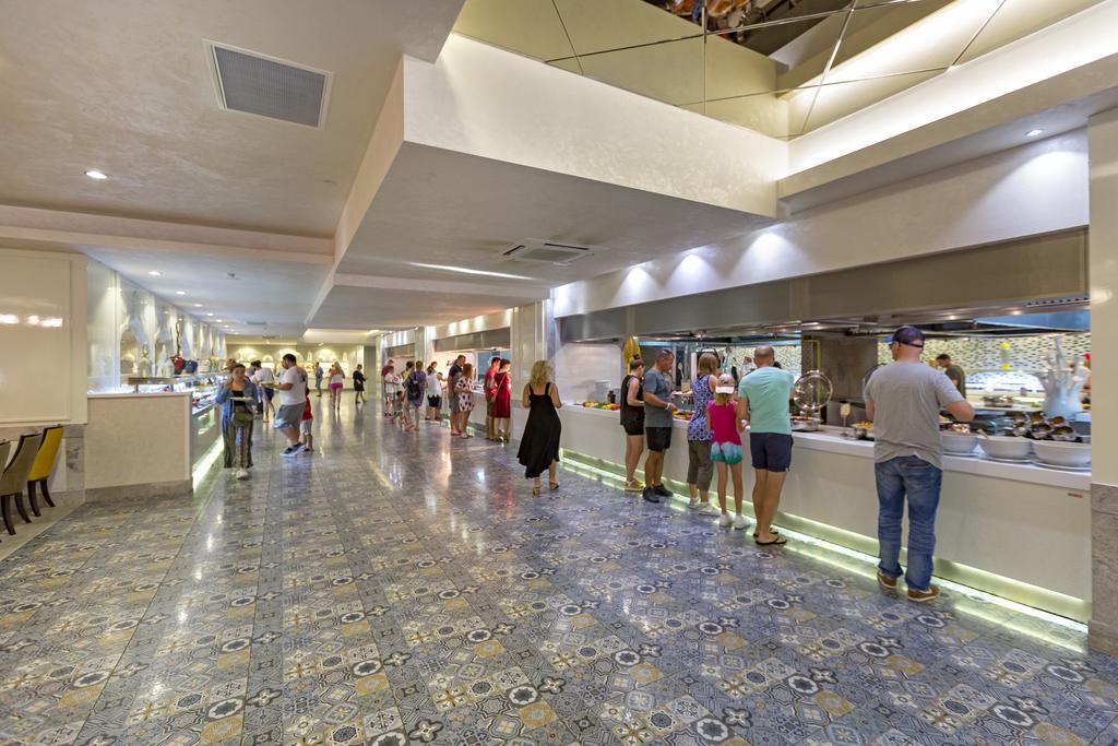 Royal Taj Mahal Hotel