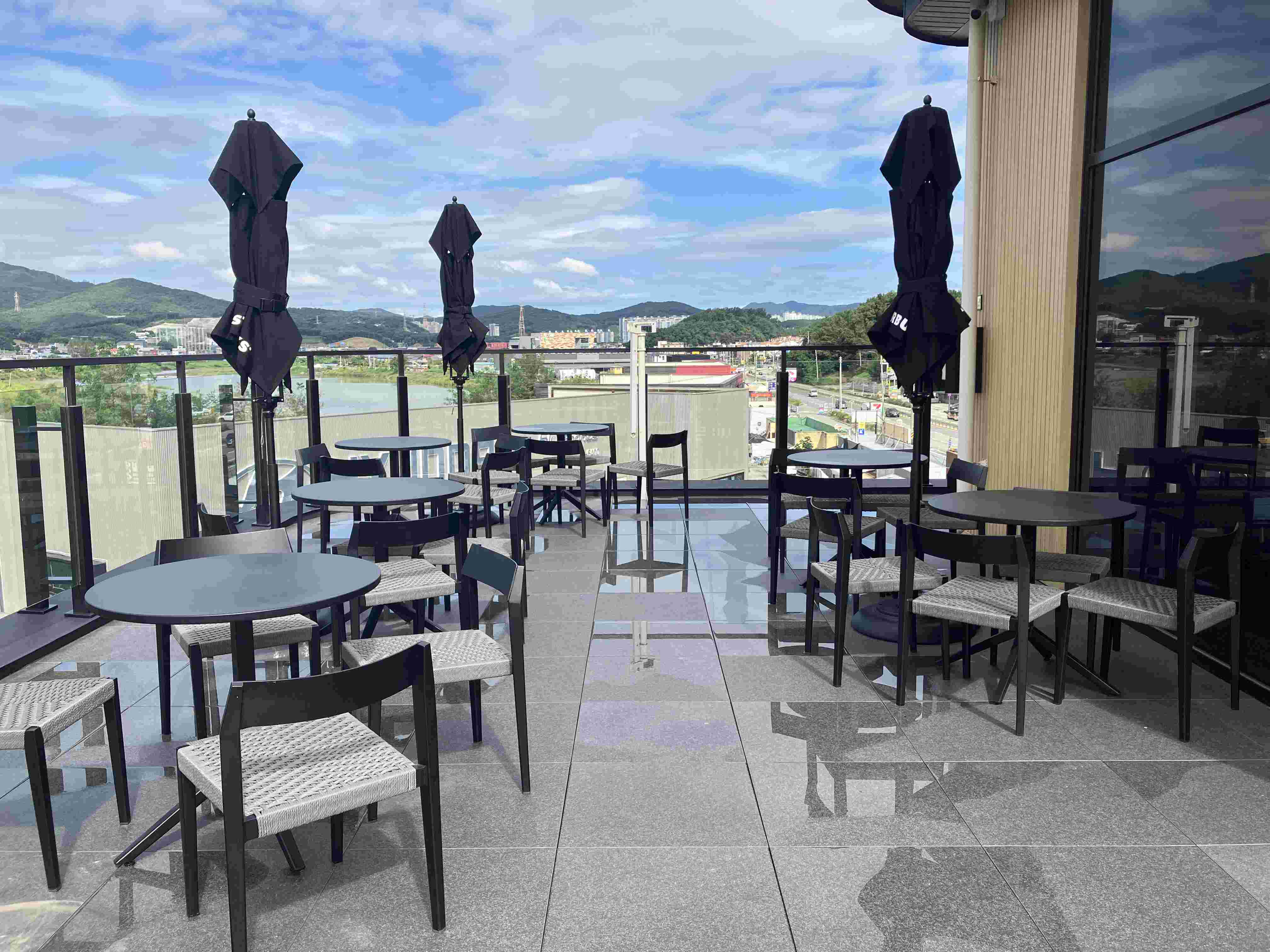 Starbucks Outdoor Seating