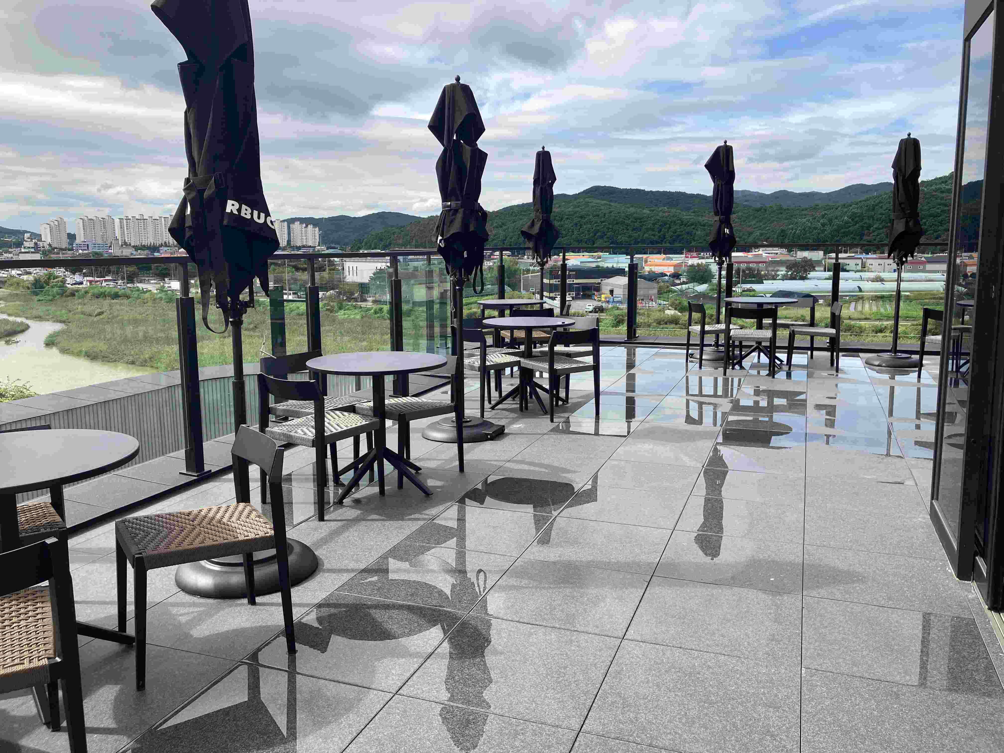 Starbucks Outdoor Seating