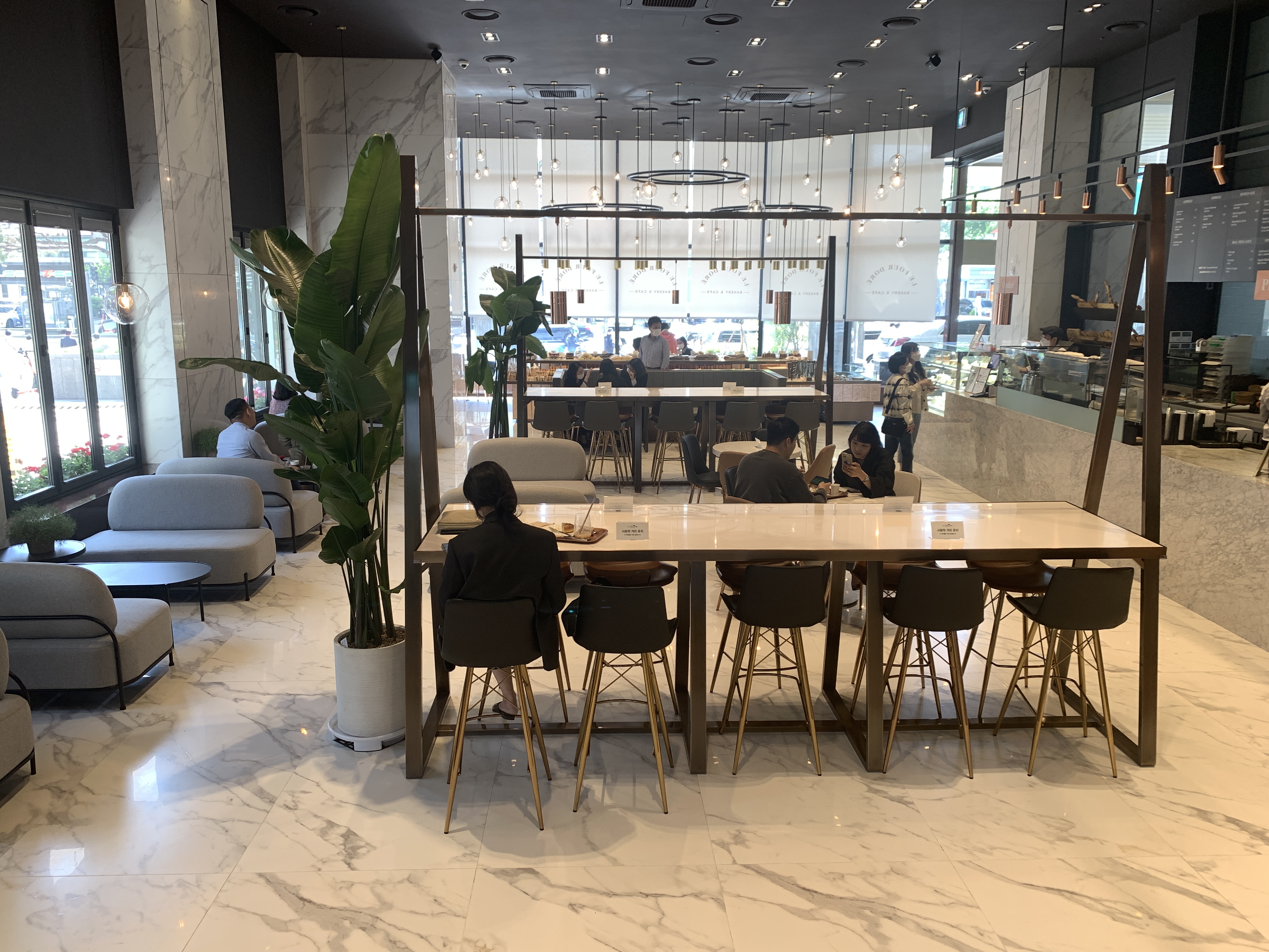 Le Four Dore Backery & Cafe